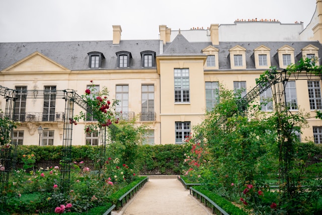 Quels mystères se cachent derrière les jardins secrets ?